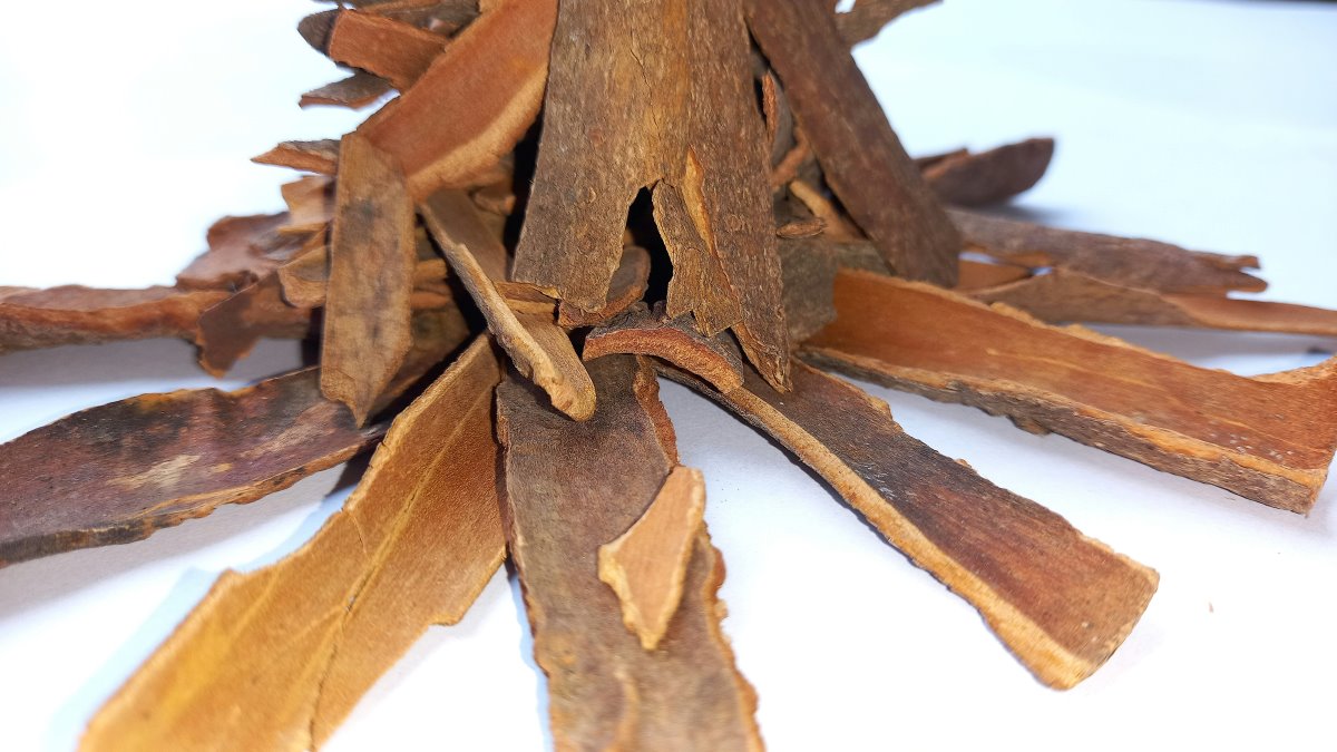 agarwood chips